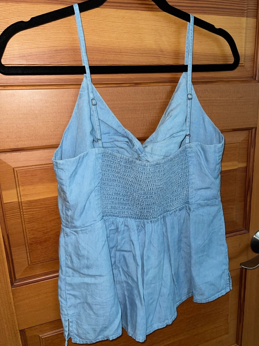 CLOSET CLOSEOUT SALE - Old Navy Light Blue Lyocell Twist-Front Top/Cami - Picture 5 of 8